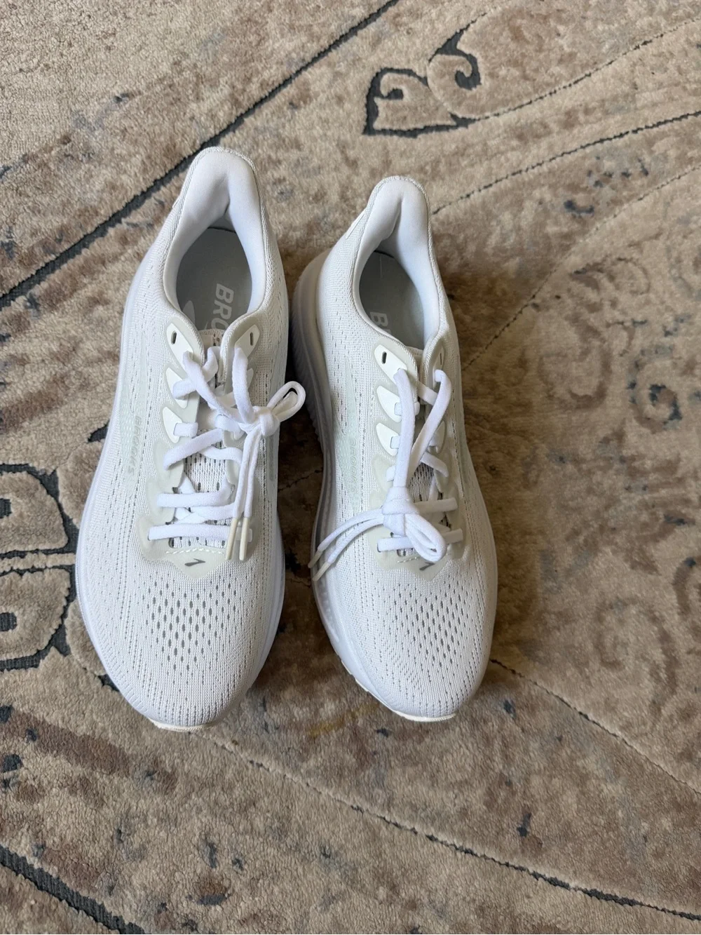 Brooks White Women's Athletic Sneakers – Lightweight Lace-Up Knit. Ghost 17.